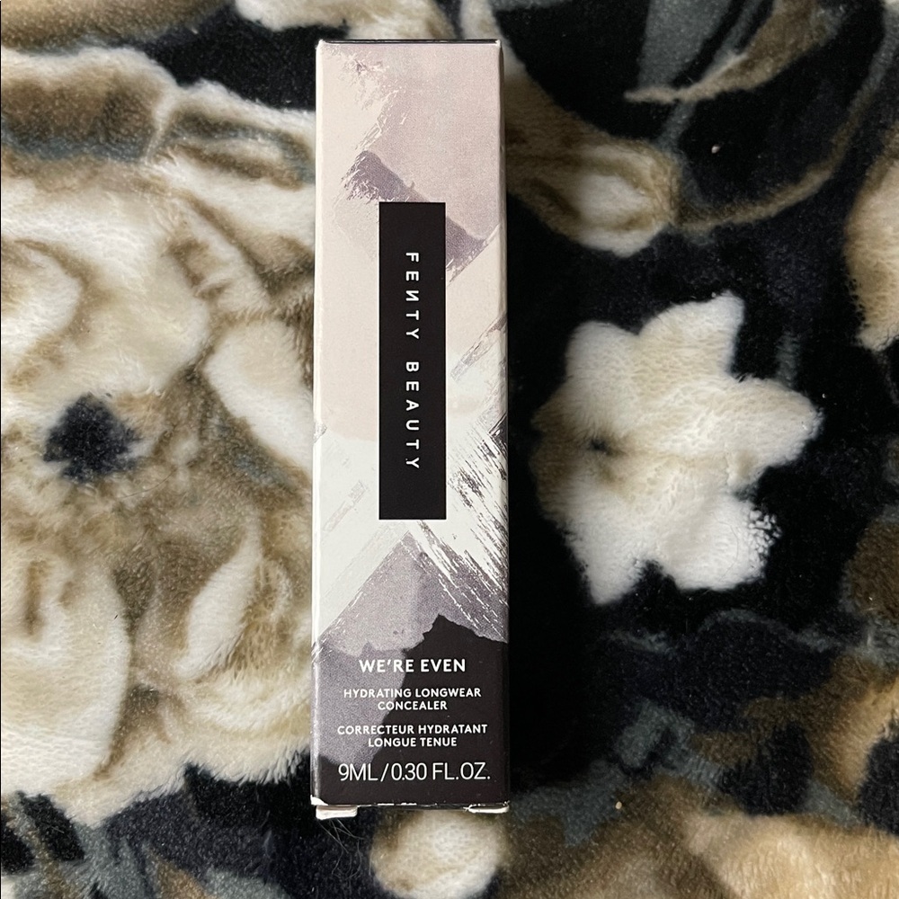 Fenty 345C We're Even Hydrating Longwear Concealer - Picture 3 of 5